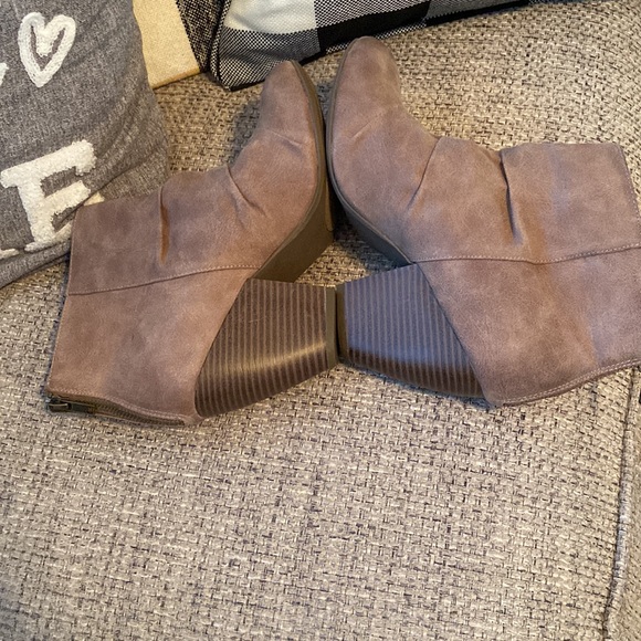 Rampage Booties - Picture 4 of 9